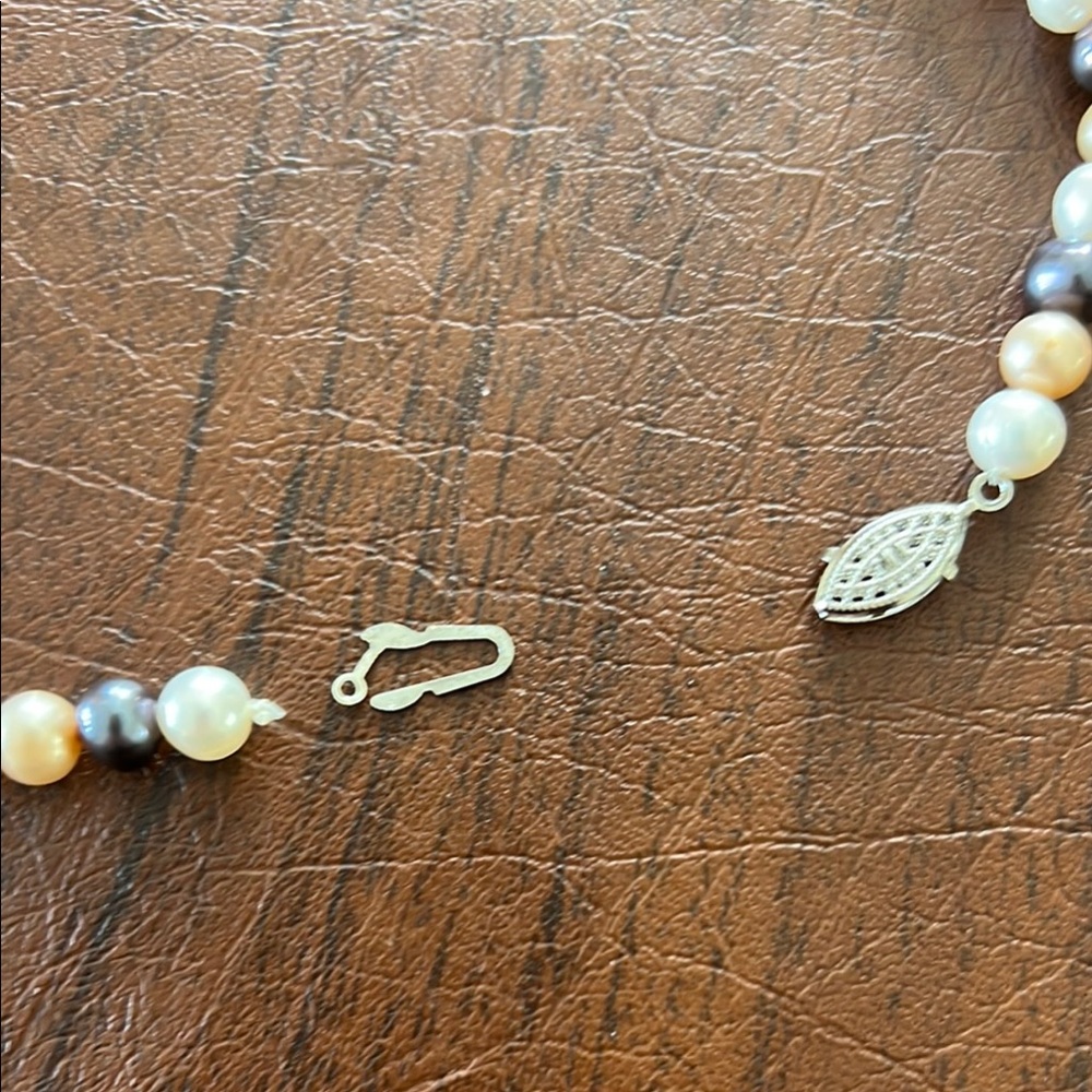 Gold and Silver Pearl  Necklace and Bracelet. - Picture 2 of 10